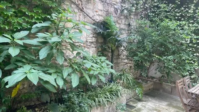 Le Rouget * Beaucaire (Gard)